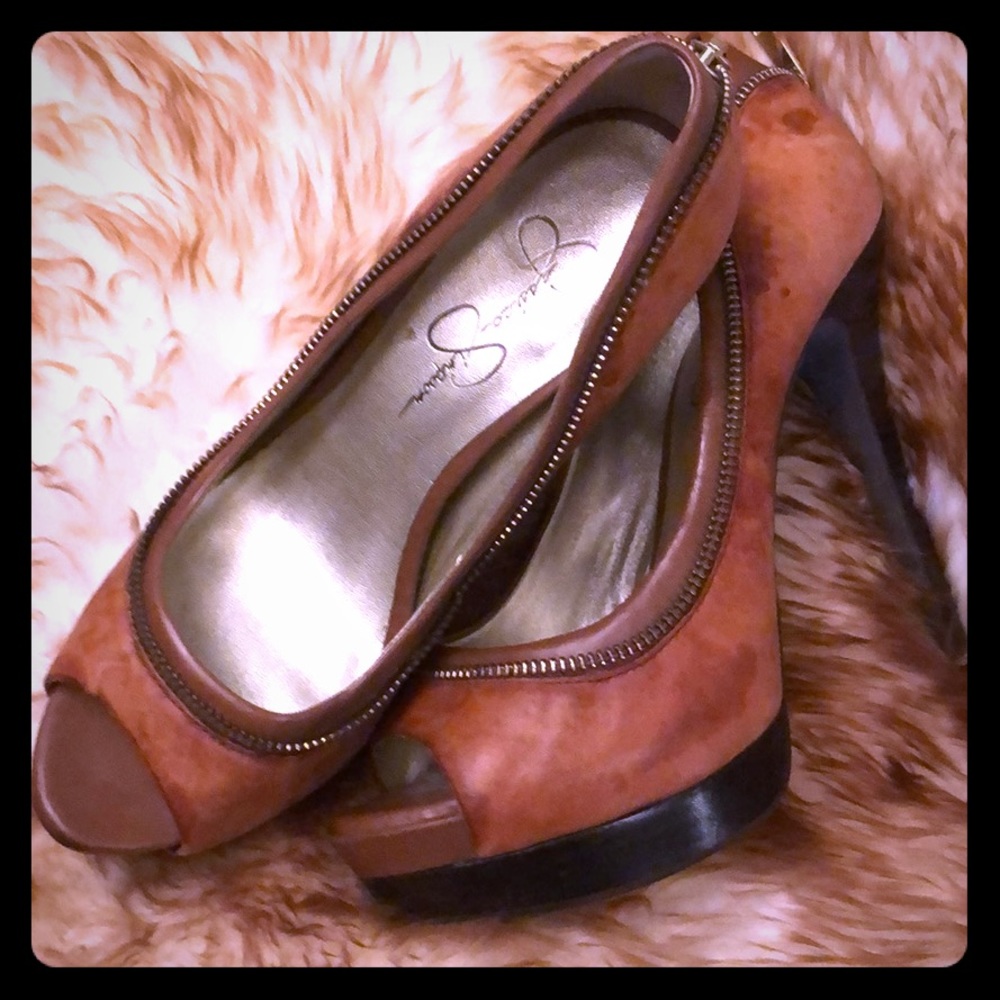Edgy Jessica Simpson tan Heels 7b 37
